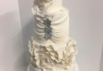 Delorcakerywhitewedding