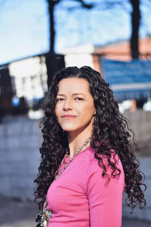 Noëlle Smith is our founder, natural product developer & senior curly stylist.